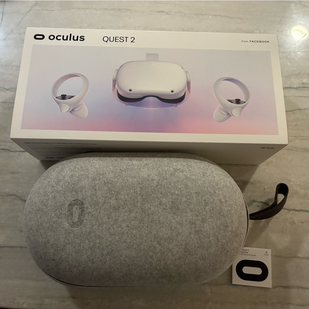Oculus Quest 2 VR Headset - White and Gray. With carrying case.